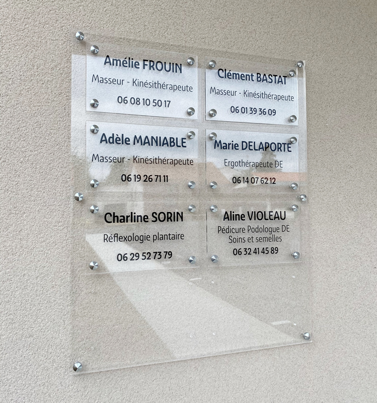 plaques professionnelles en plexiglass à gravure noire